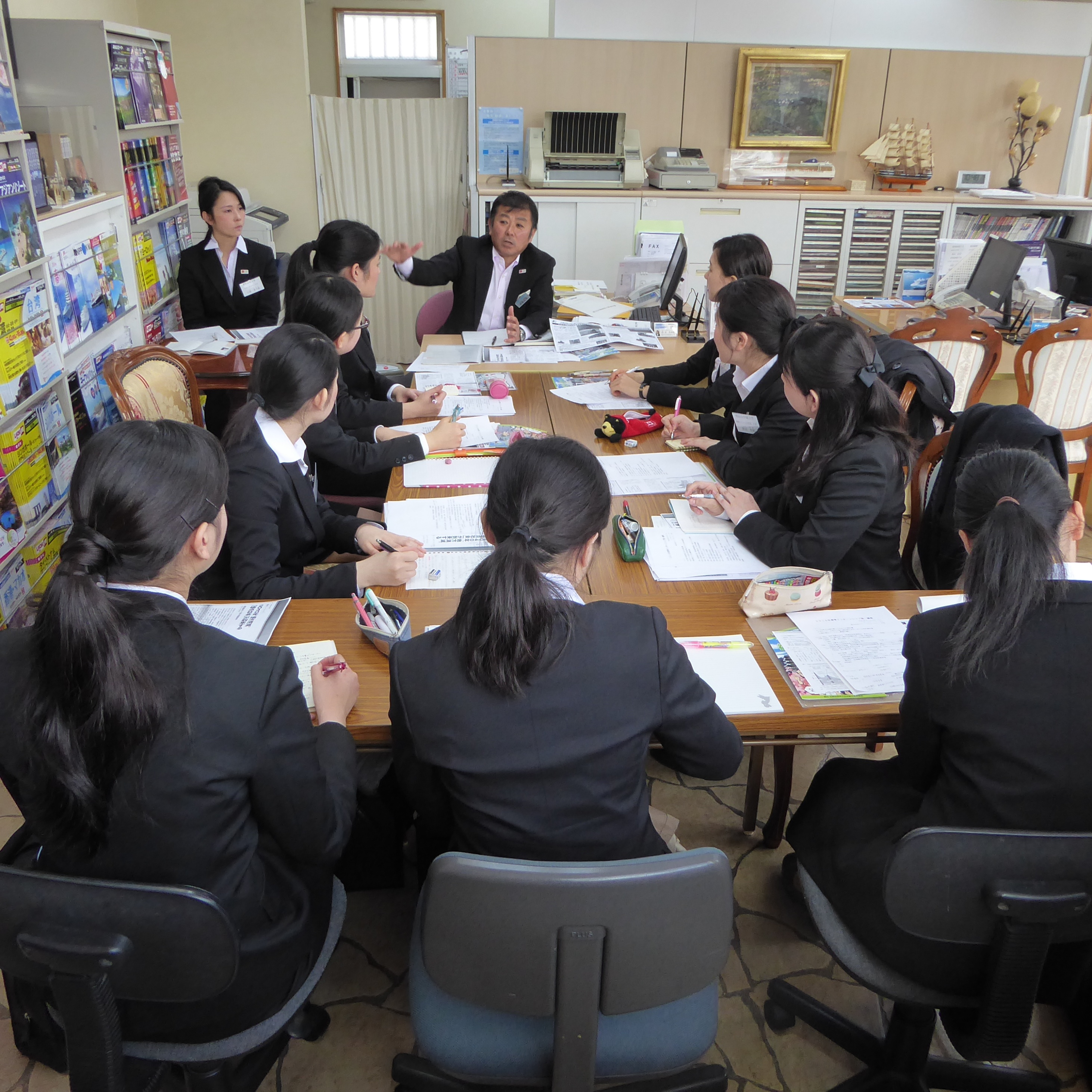 インターンシップ座学講義風景。祭や伝統文化などを主に学んでいただきました。